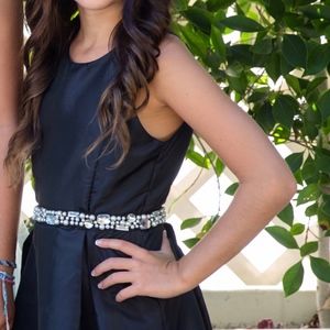 UN DEUX TROIS DRESS 8 WITH DETACHABLE BELT.